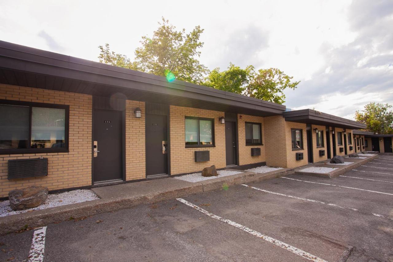Motel Newstar 라발 외부 사진