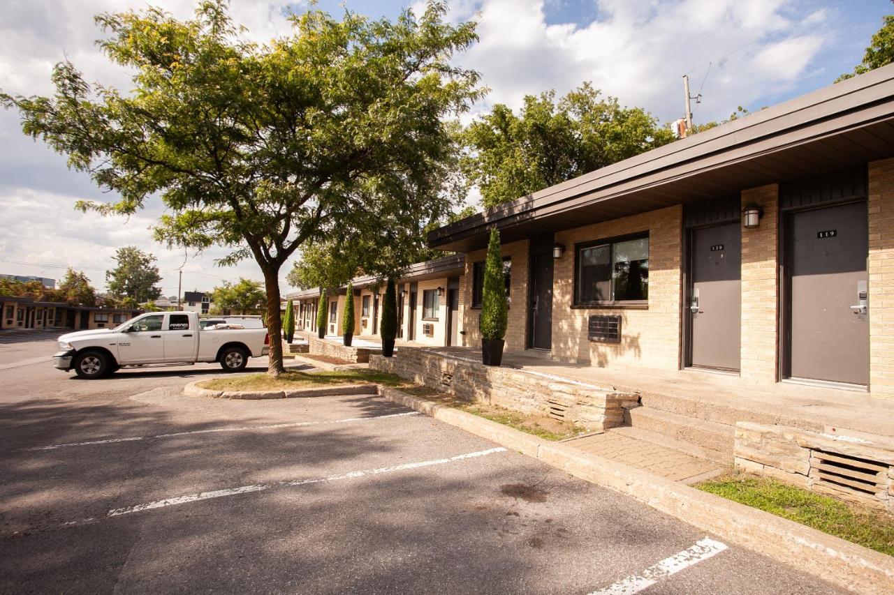 Motel Newstar 라발 외부 사진