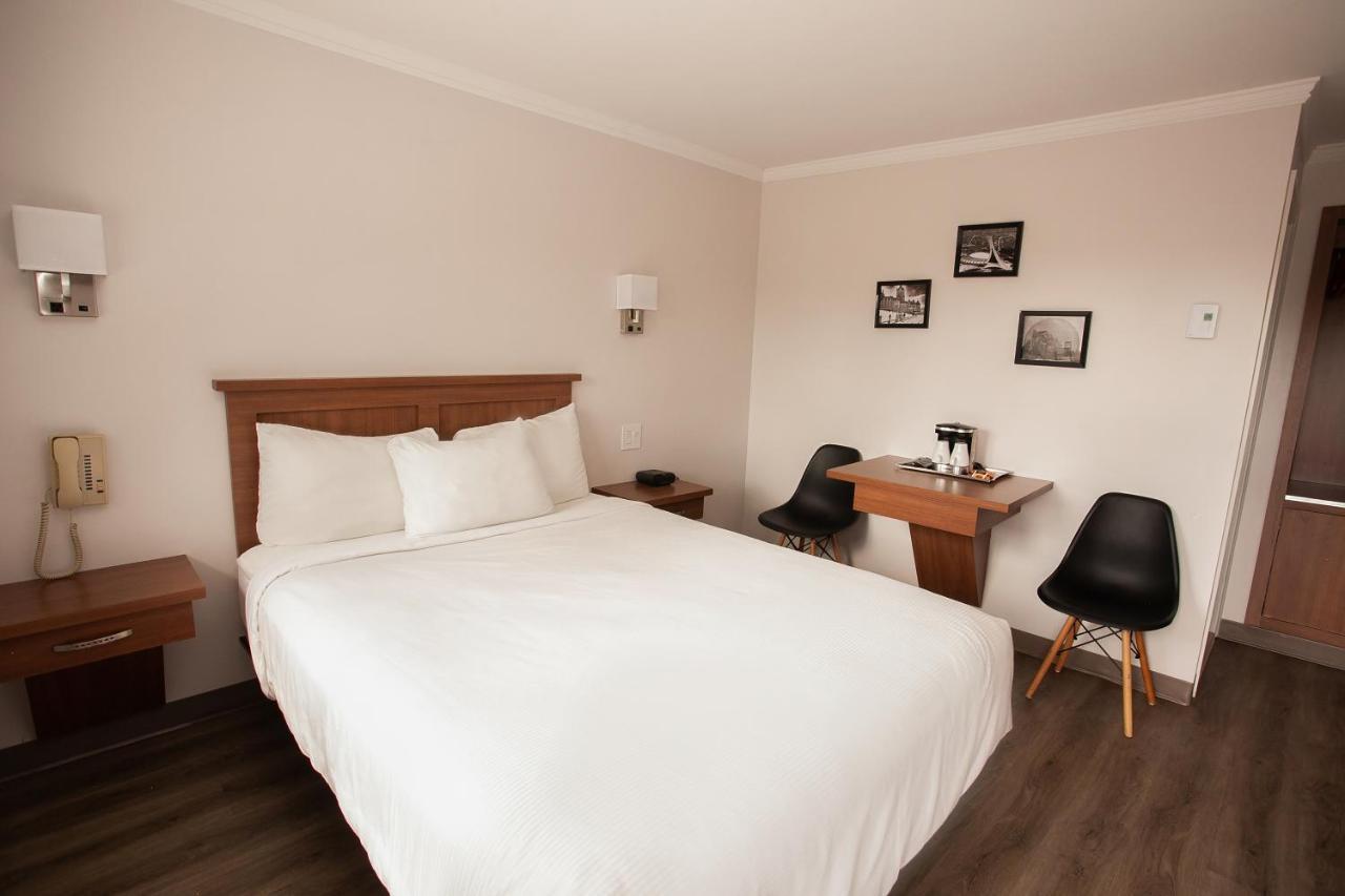 Motel Newstar 라발 외부 사진