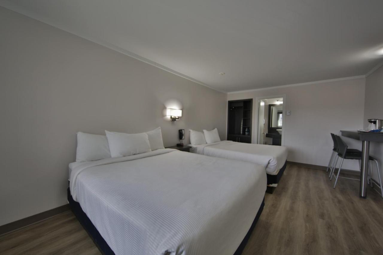 Motel Newstar 라발 외부 사진